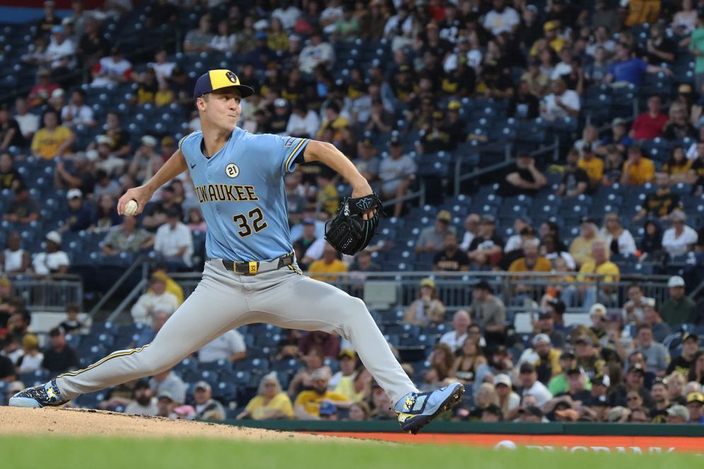 Brewers clinch 4th straight NL Central title with win, Cubs loss