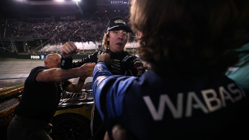 Logano win overshadowed by Hocevar, Blaney's brawl on pit road