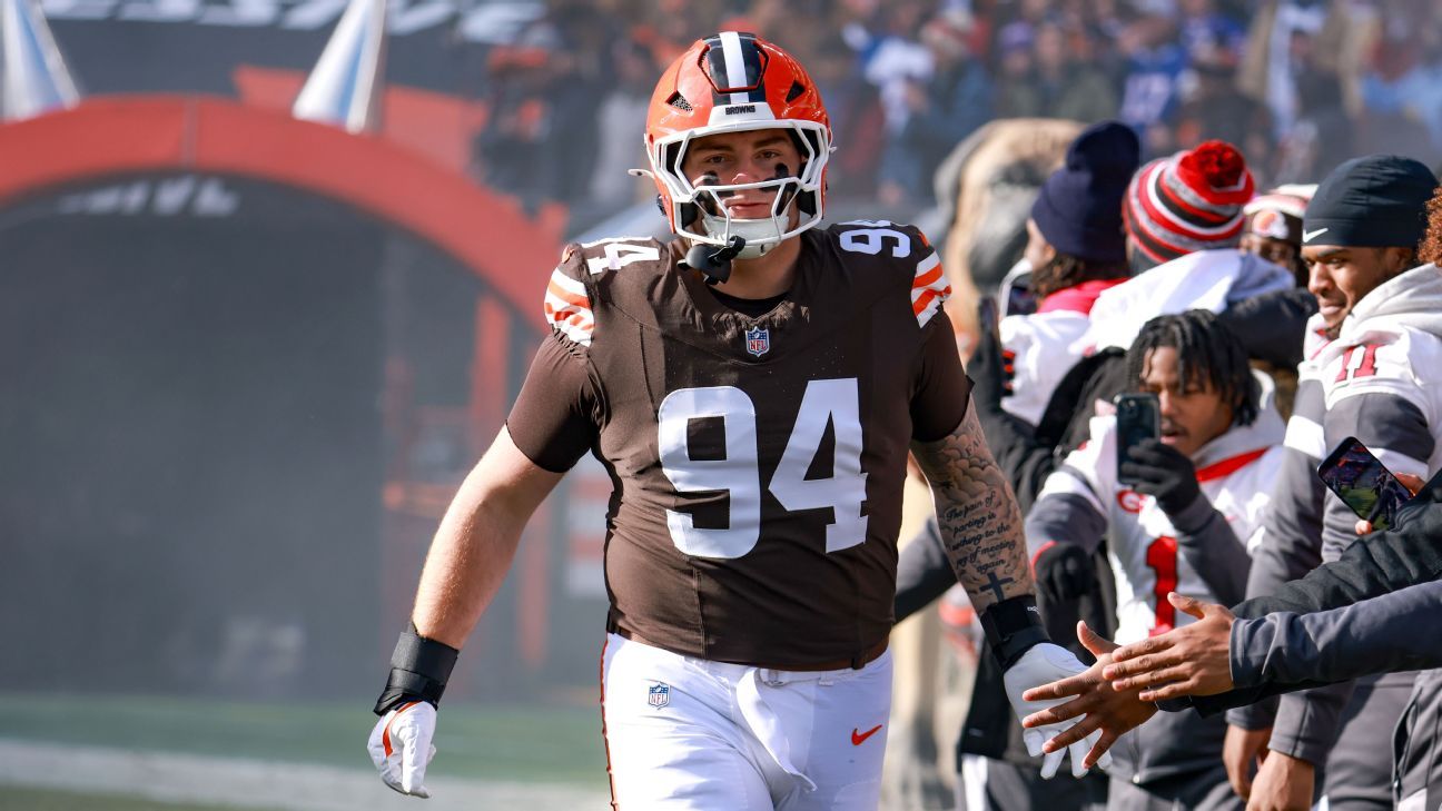 Browns' sack leader Graham out with MCL, ankle sprains