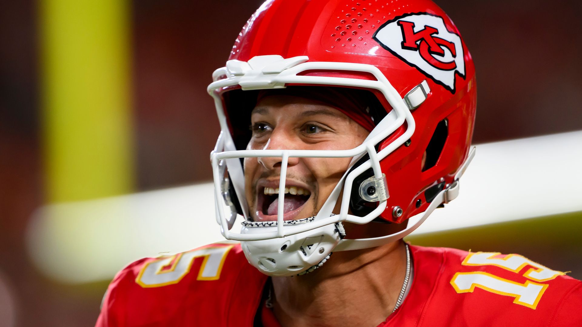 Mahomes makes winning return as Chiefs storm past Broncos