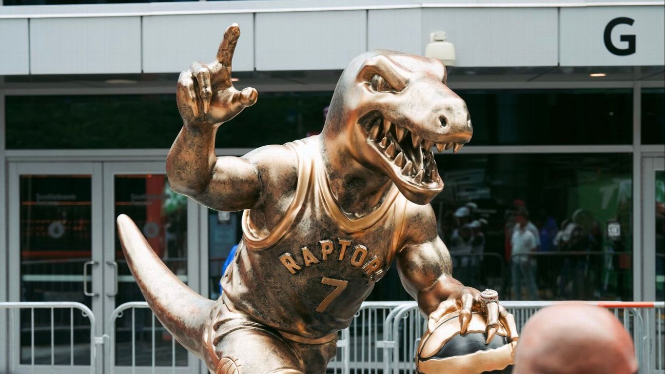 Raptors unveil Kyle Lowry 'Greatest Raptor of All Time' statue at block party