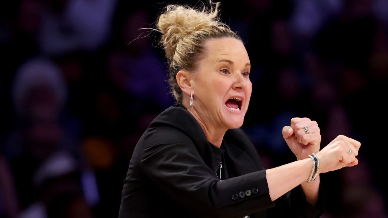 Sparks fire head coach Roberts after 2 seasons