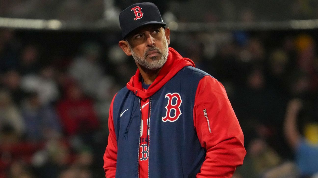 Report: Cora again declines chance to manage Phils, plans to take '27 off