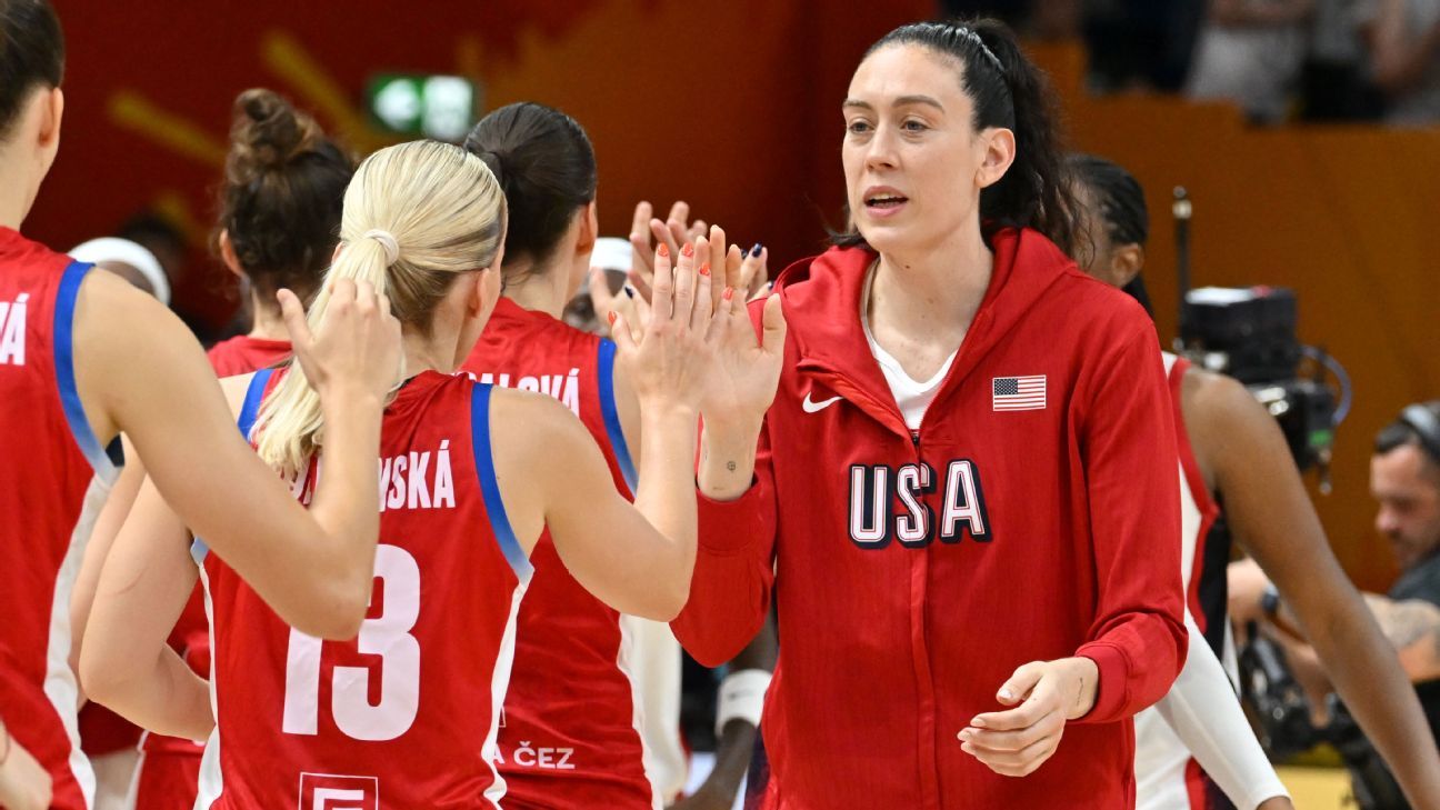 U. S. cruises past Czechia to close out pool play