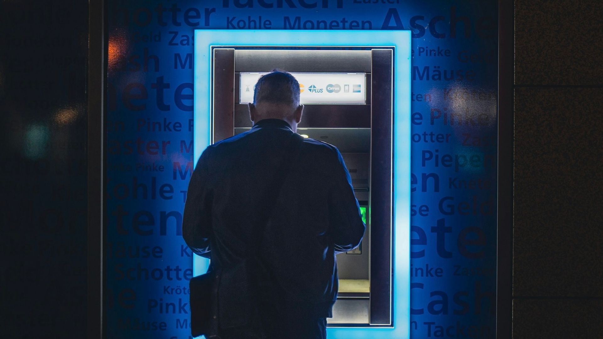 Stablecoin wallets challenge traditional bank accounts as main consumer money hub