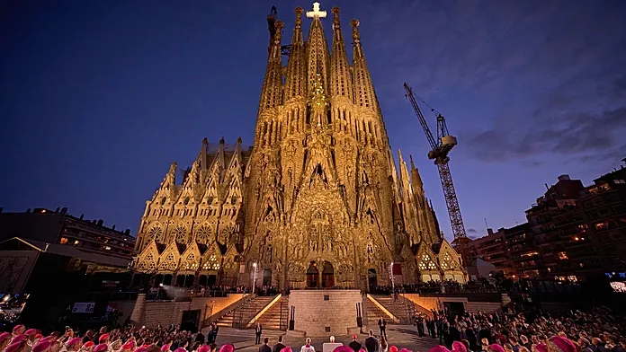 The secret behind the Sagrada Familia's final towers: Stone, steel and 21st-century glue