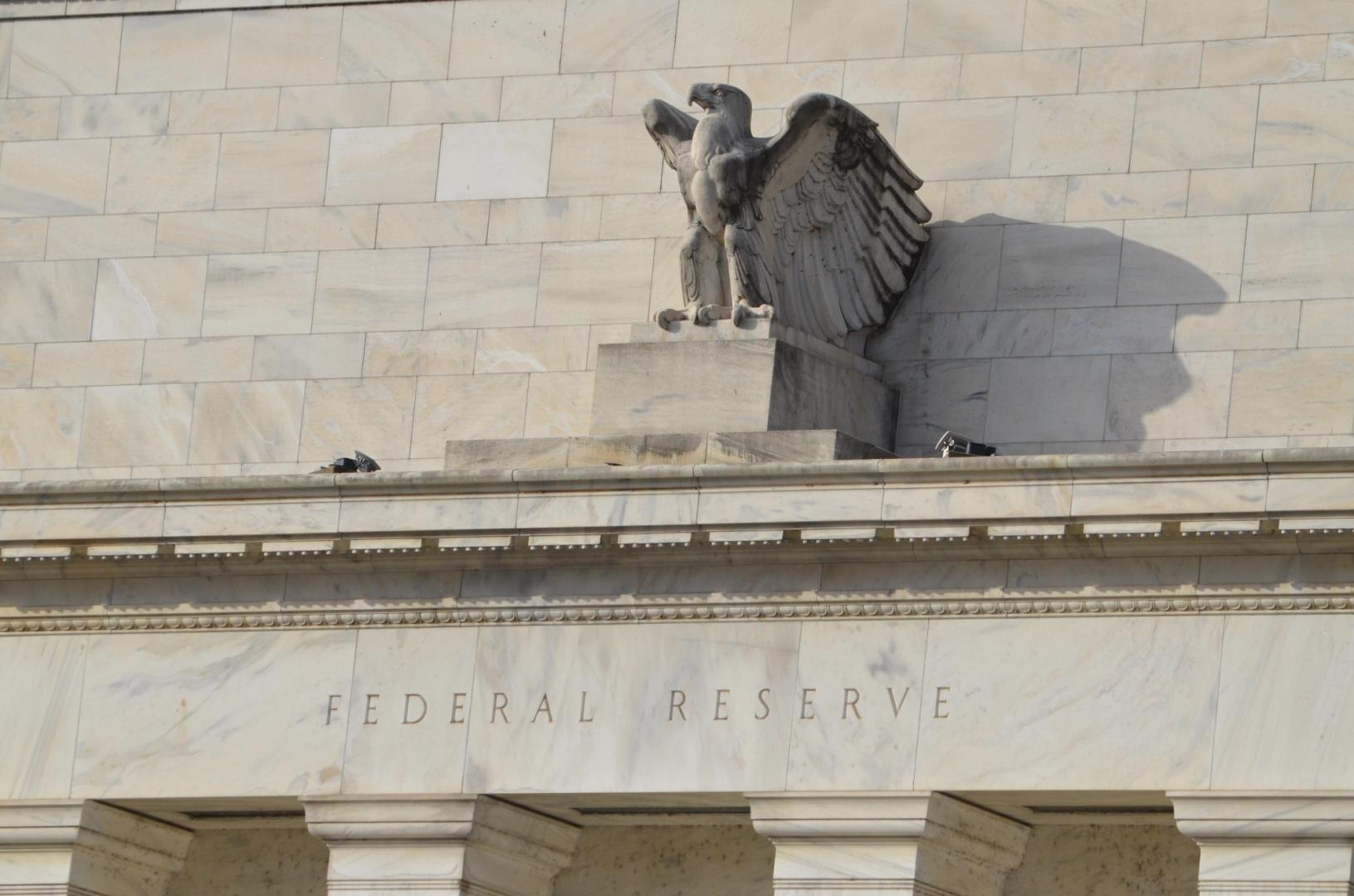 Bitcoin loses touch with the Dollar Index, U. S. stocks ahead of the Fed