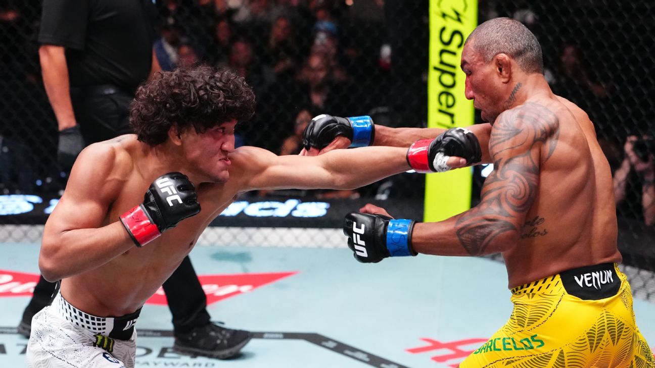 Barcelos stretchered out, hospitalized after TKO loss in UFC main event