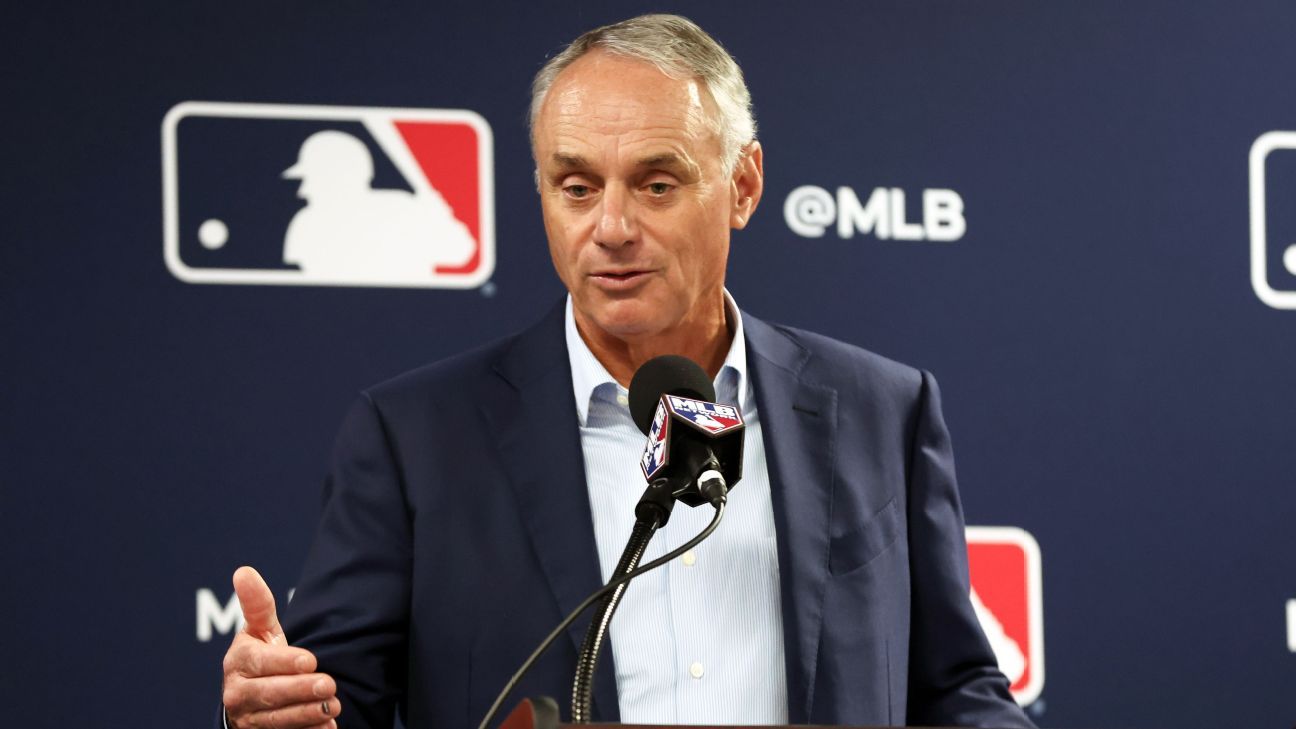 Manfred on CBA talks: 'We want to play' in '27