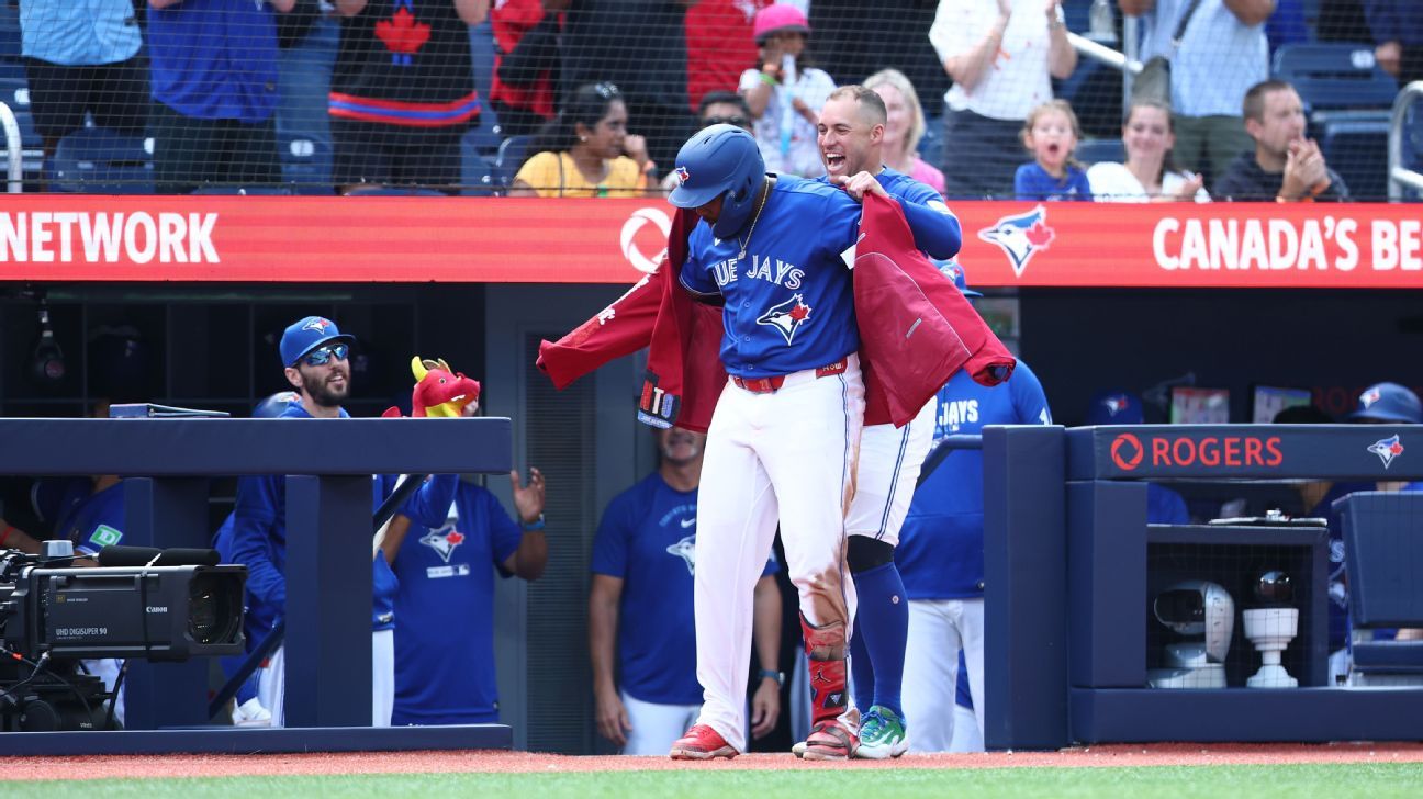 Blue Jays go wild as Vlad Jr. slugs first HR in Toronto this year
