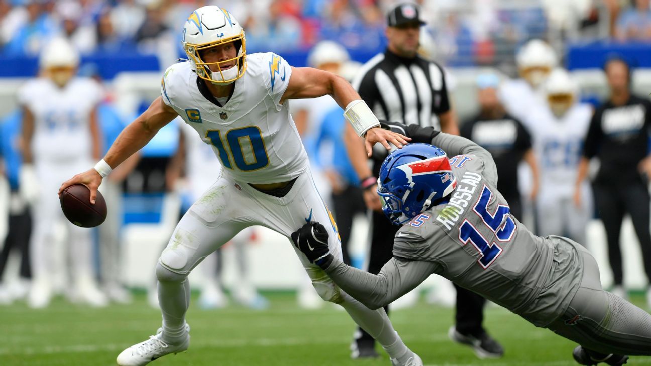 NFL Week 4 buzz: QB panic meter and trade intel, plus what we're hearing on the 3-0 Raiders