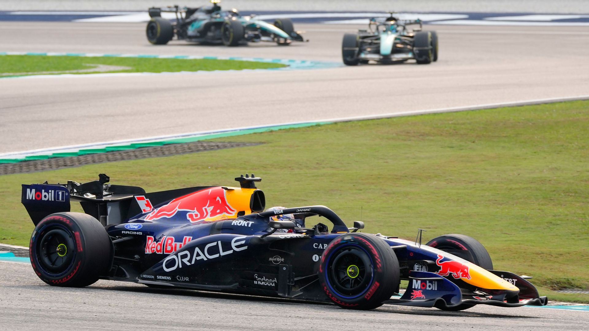 Verstappen wins 'absolutely wild' Bahrain GP