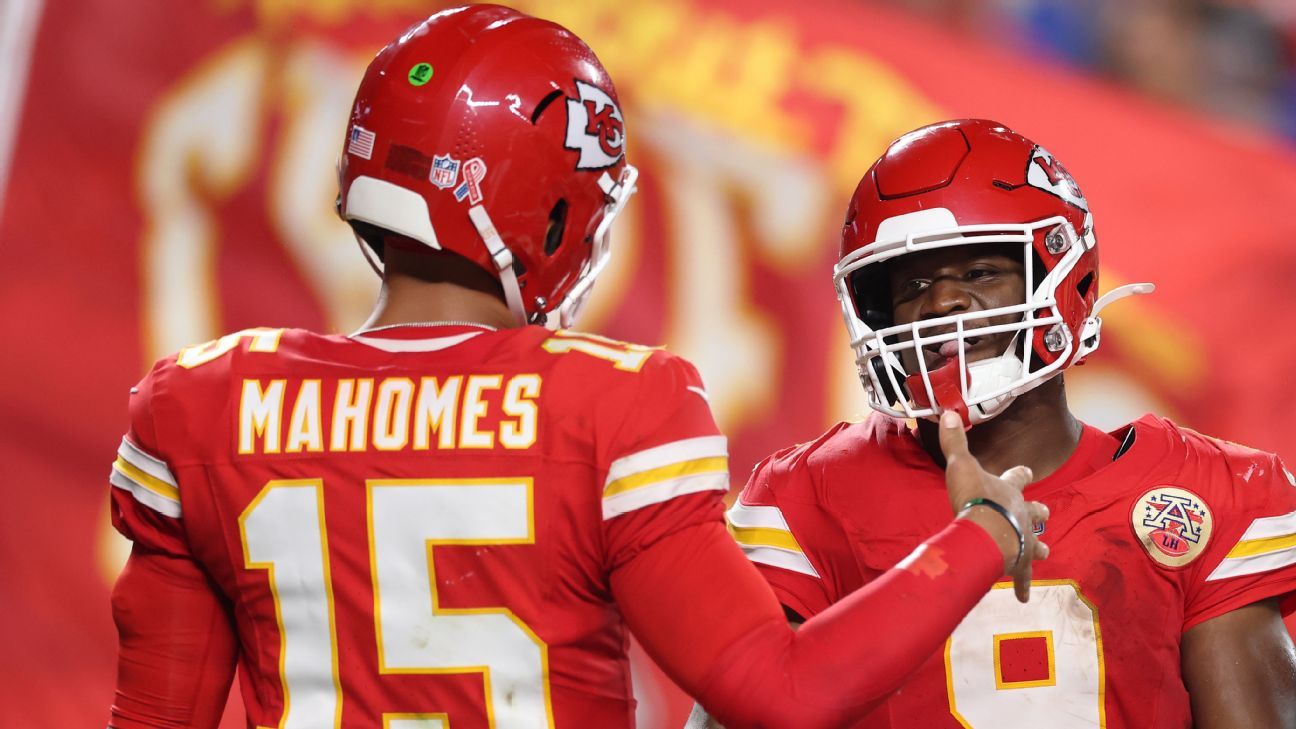 Walker stars in Chiefs debut while scrambling Mahomes shows work 'paid off'