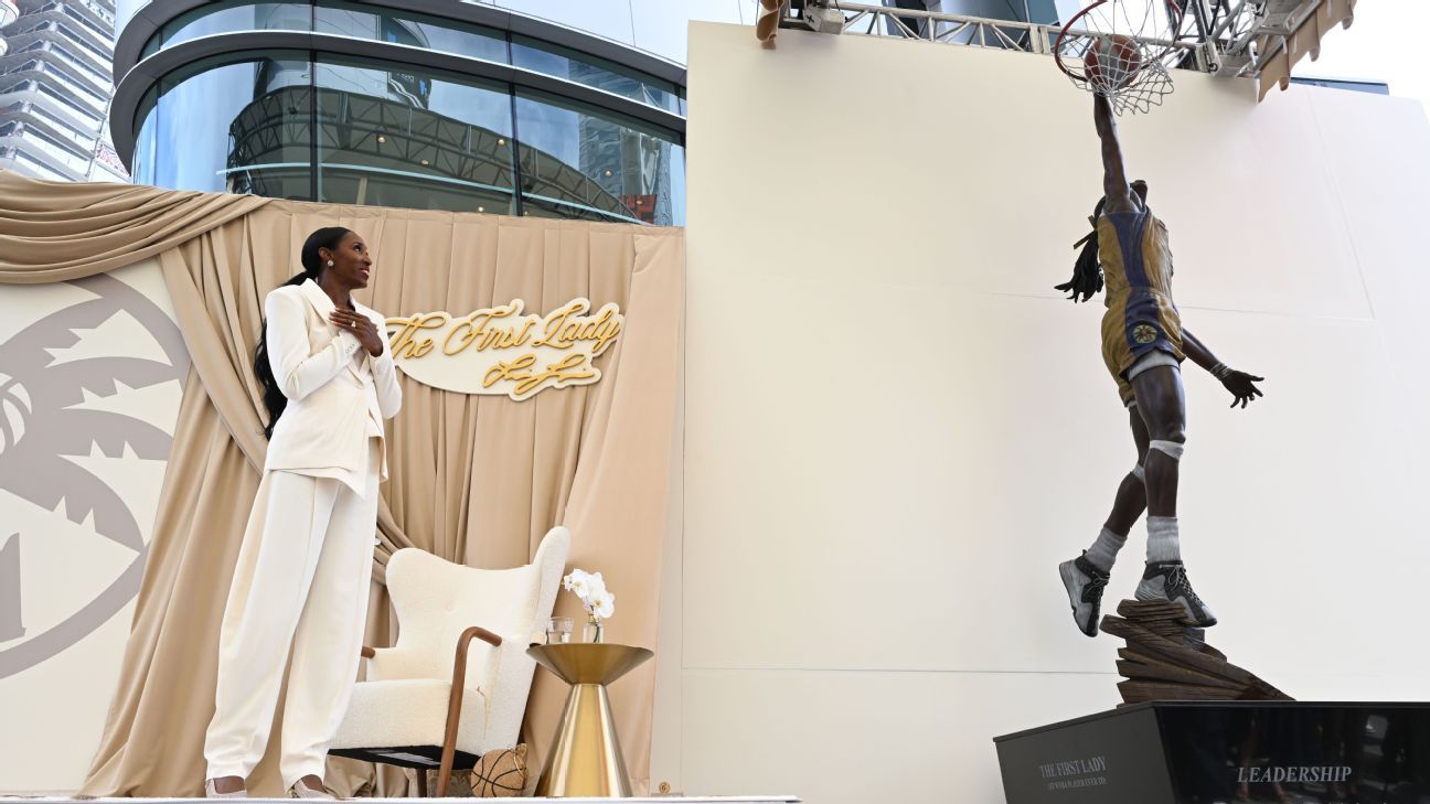 Lisa Leslie statue, 'The First Lady,' unveiled on L. A.'s Star Plaza