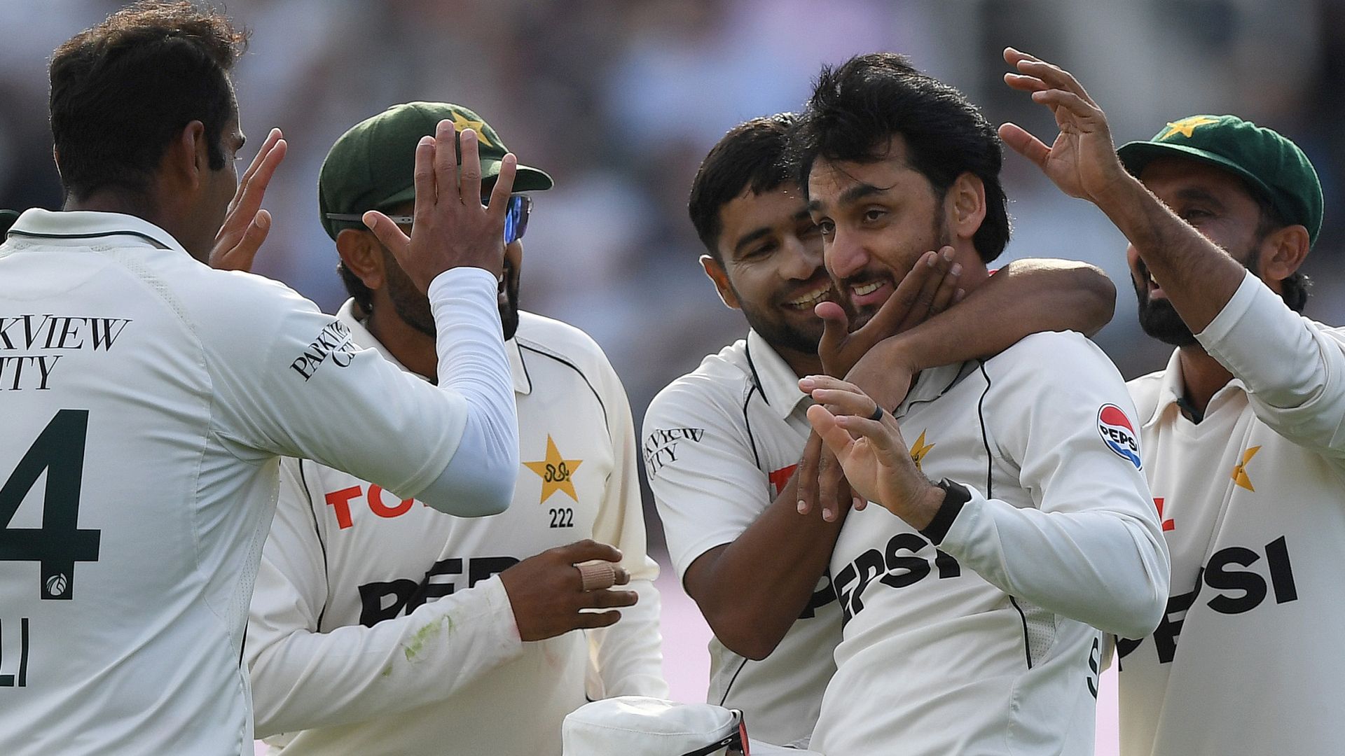 Pakistan 'used to chaos', says coach Hesson, as he searches for 'x-factor'