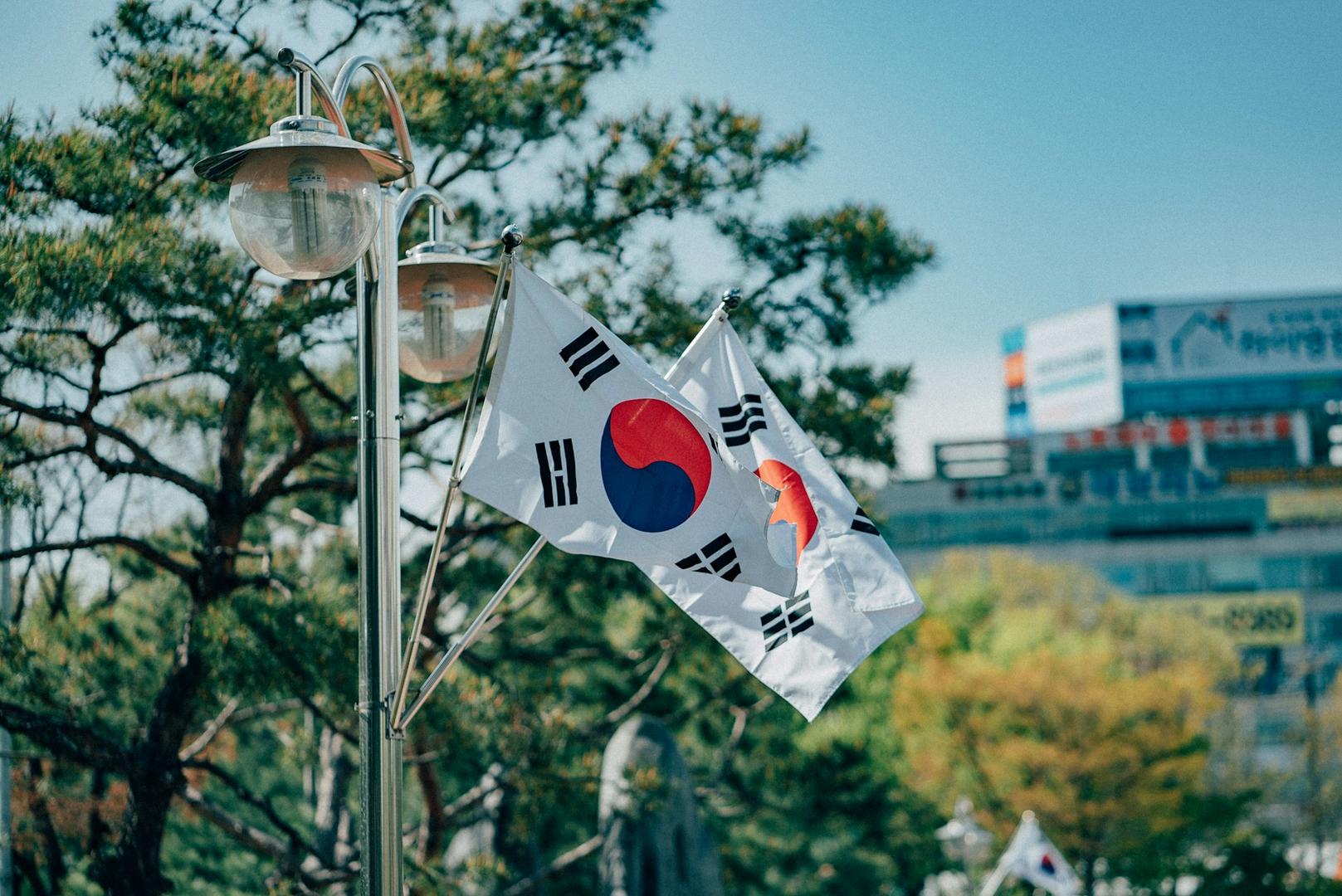 XRP sinks below $1 for first time since 2024 even as Korean bank adopts Ripple Payments